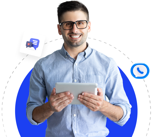 KingHost support specialist using a tablet